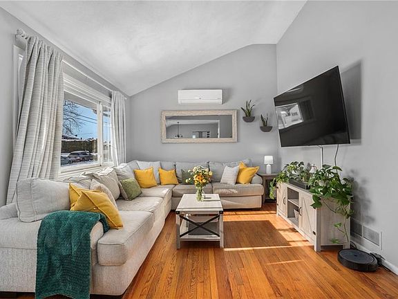 5th image of 35 Squantum Dr