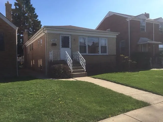 6607 W Foster Ave photo 1