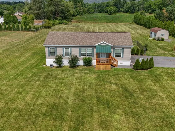 4452 W Mountain View Dr, Walnutport, PA 18088