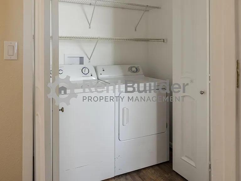301 Geraldine Loop SE — Photo 14