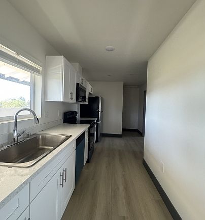 4th image of 4834 Powerline Rd #21