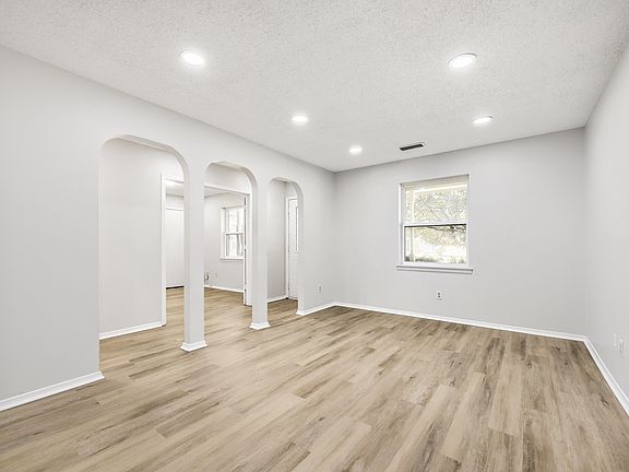 5th image of 10432 Church Rd