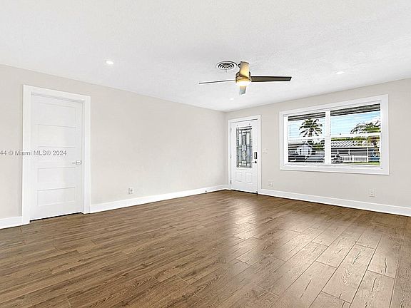 4th image of 9440 SW 51st Ct