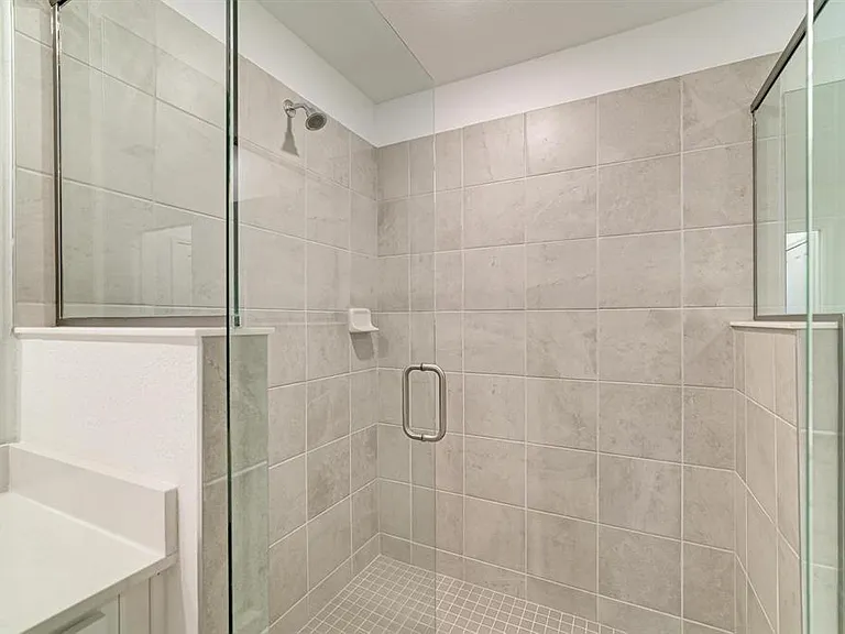 5687 N Honore Ave #411 — Photo 14