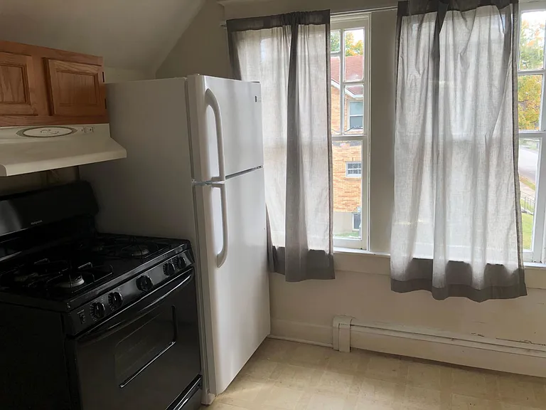 1900 Deerwood Ave #2 — Photo 6
