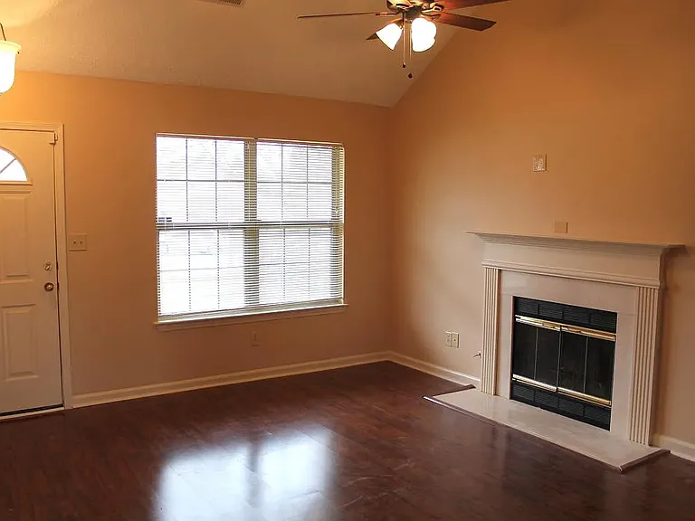 3205 Forest Hill Ct — Photo 3