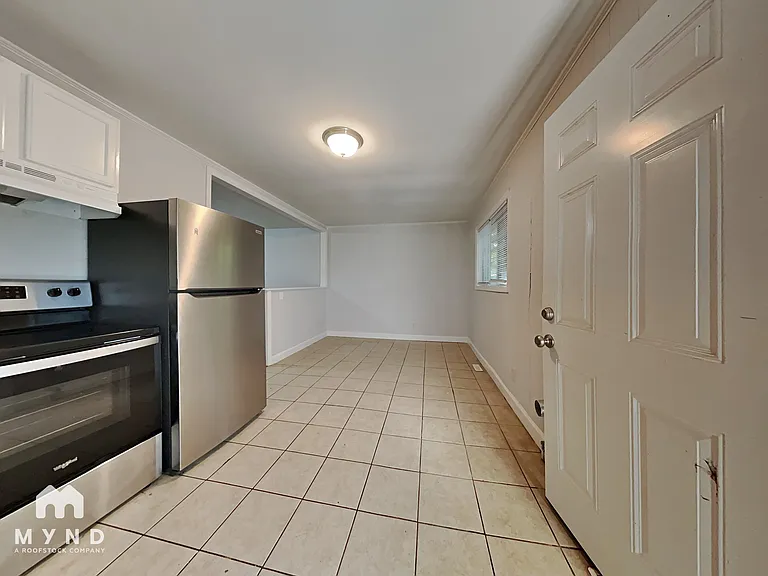 301 Edgegreen Dr — Photo 4
