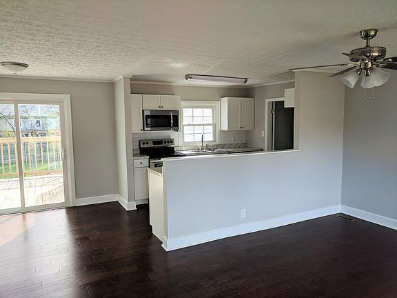 2nd image of 300 Canterbury Dr