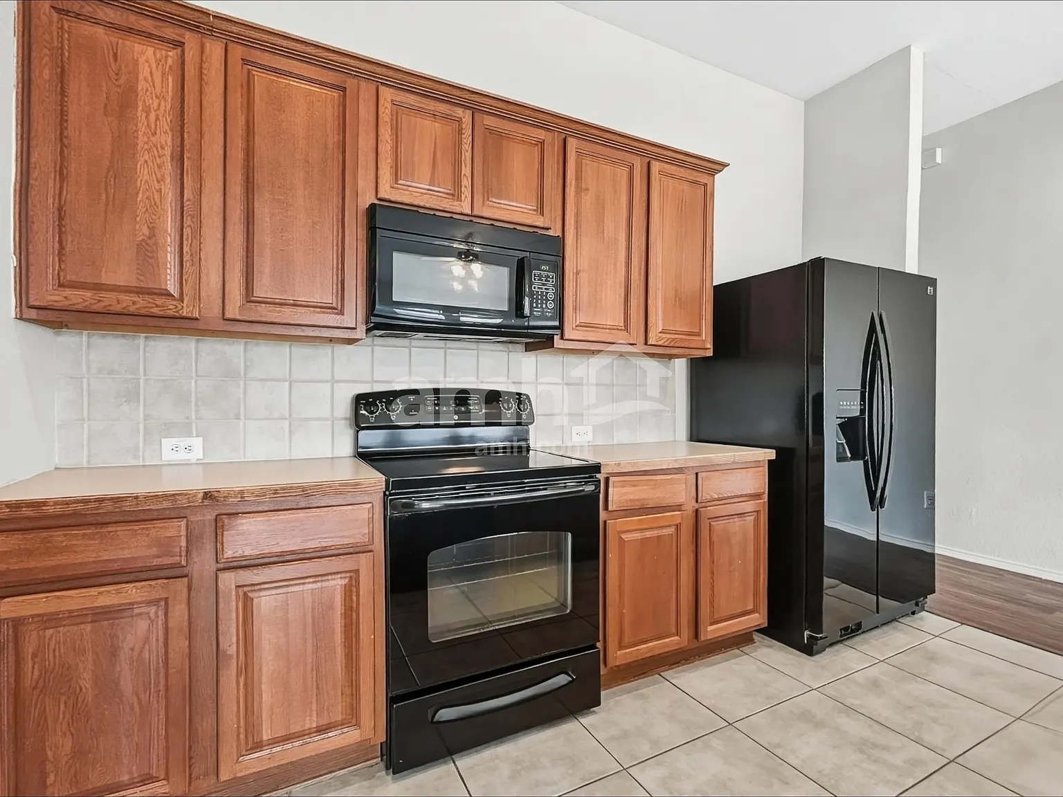 3 bed, 2.0 bath, 1490 sqft, $1,915 — Photo 3