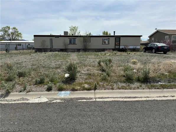 4 Wildcat Ln, Round Mountain, NV 89045