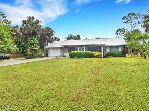 541 18th St SE, Naples, FL 34117