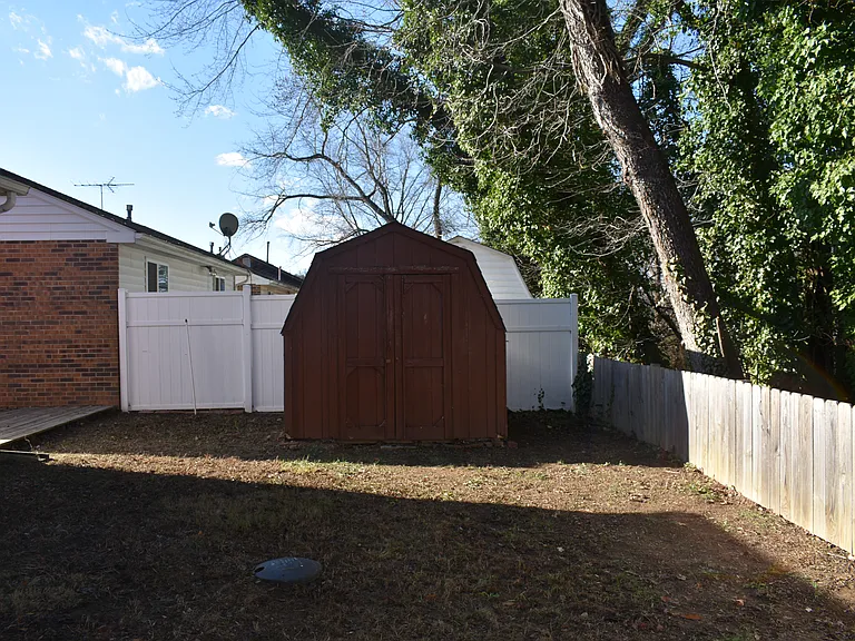 315 Pond View Ln — Photo 7