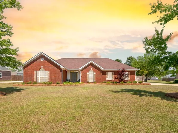 118 Huntington Dr, Headland, AL 36345