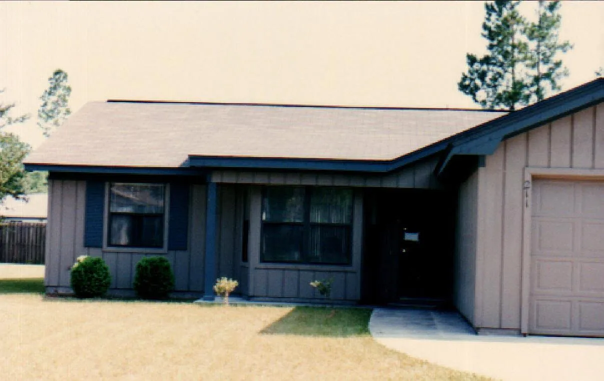 211 Somerset Rd — Photo 1
