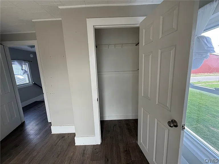 250 W 2nd St #3 — Photo 11