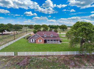 137 Chaparral Dr, Floresville, TX 78114