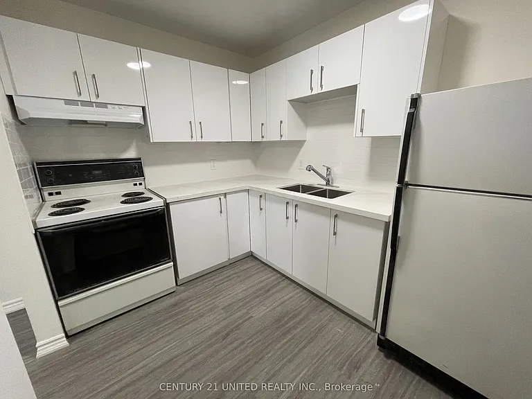 174.5 Hunter St W #9 — Photo 3