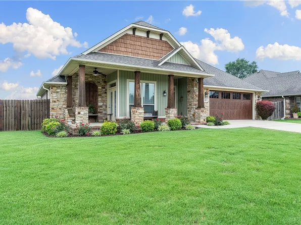 203 Crawford St, Pea Ridge, AR 72751