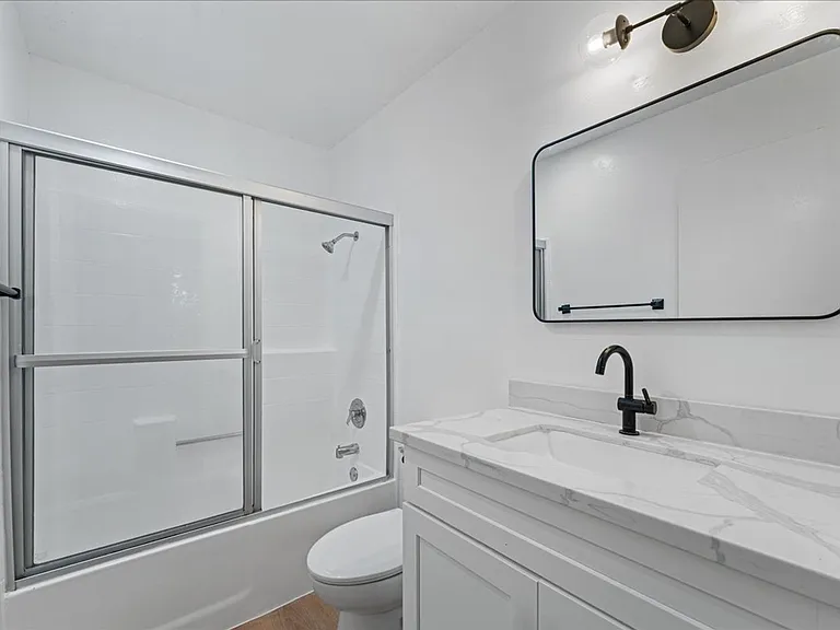 1785 Beloit Ave — Photo 6
