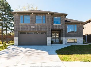 2507 Roxborough Blvd, Windsor, ON N9E2Z8