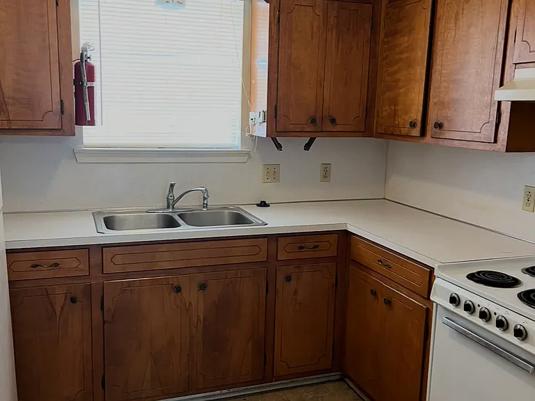 4250 Janet Ave #10 — Photo 6