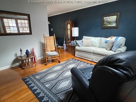 3rd image of 107 Hastings Dr