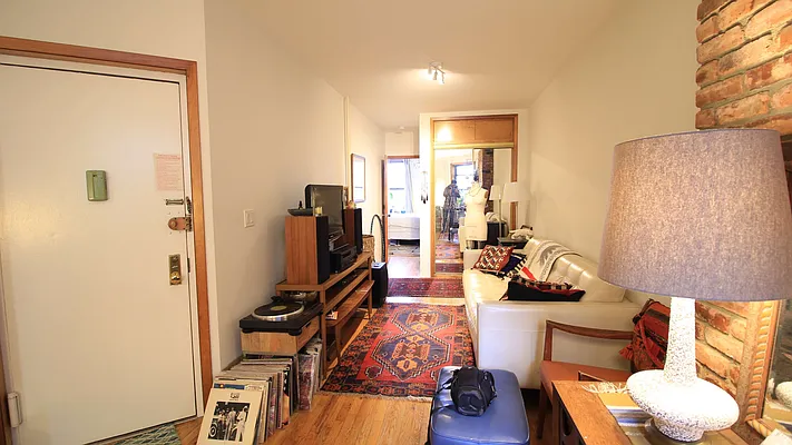 Rented by True Real Estate Group | media 11