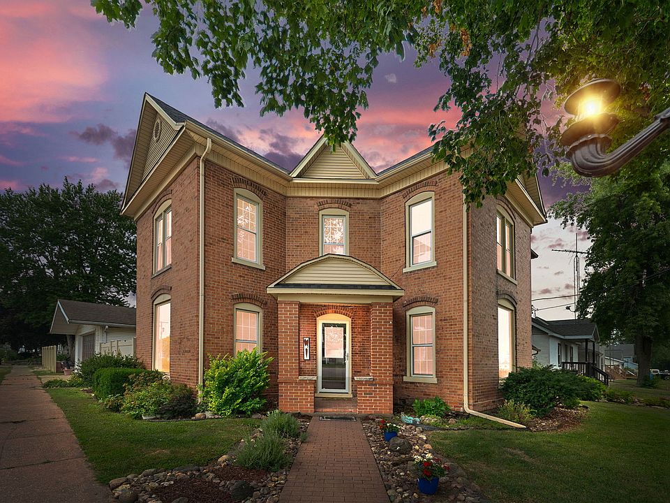 1st image of 204 W Main St