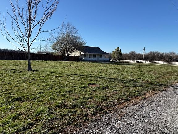 3rd image of 21561 Lawrence 1074