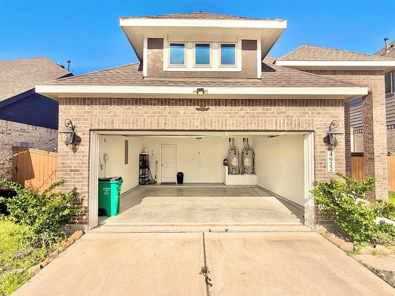 4 bed, 3.5 bath, 2283 sqft, $2,800 — Photo 1