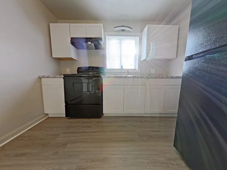 610 Hawthorne Ave #B — Photo 2