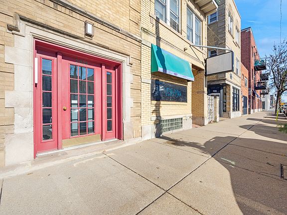 4th image of 2950 W Montrose Ave #2