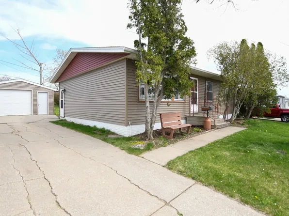 923 Owen St NW, Cedar Rapids, IA 52405