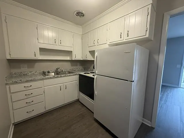 35 Oak St Apt C-9 — Photo 4