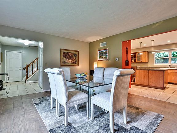5th image of 530 Hamblin Dr