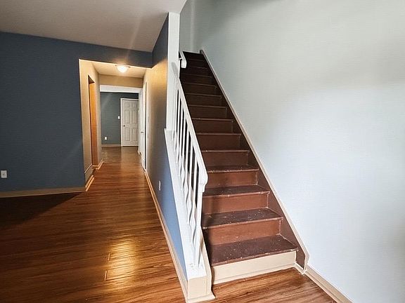 4th image of 465 Barrister Pl