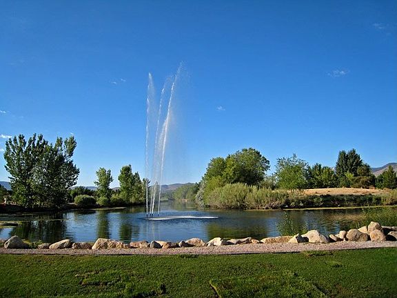 Fountain in Crystal Lakes