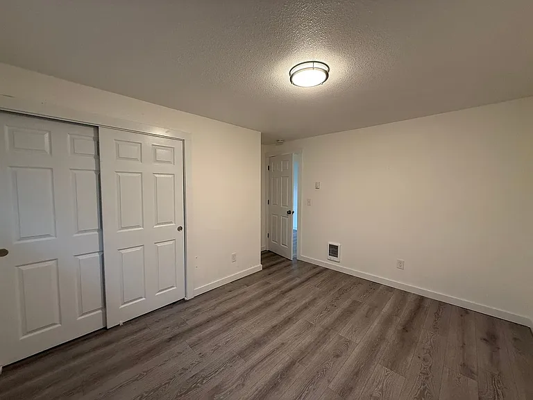 925 Avenue G — Photo 19