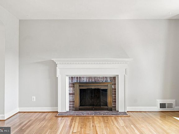 5th image of 6106 Clearbrook Dr