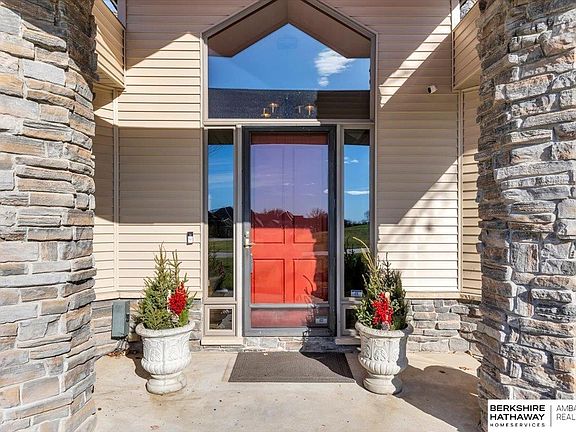 4th image of 14614 Fir Cir