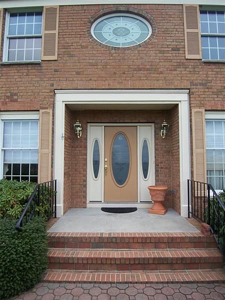 Inviting front entry