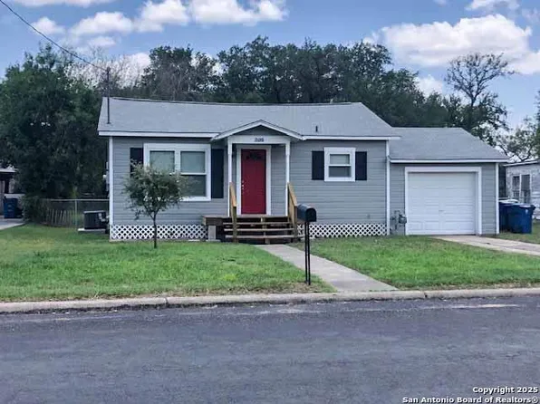 208 E Inez, Beeville 78102