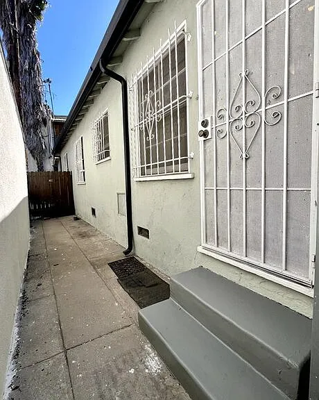 Reservoir St — Photo 13