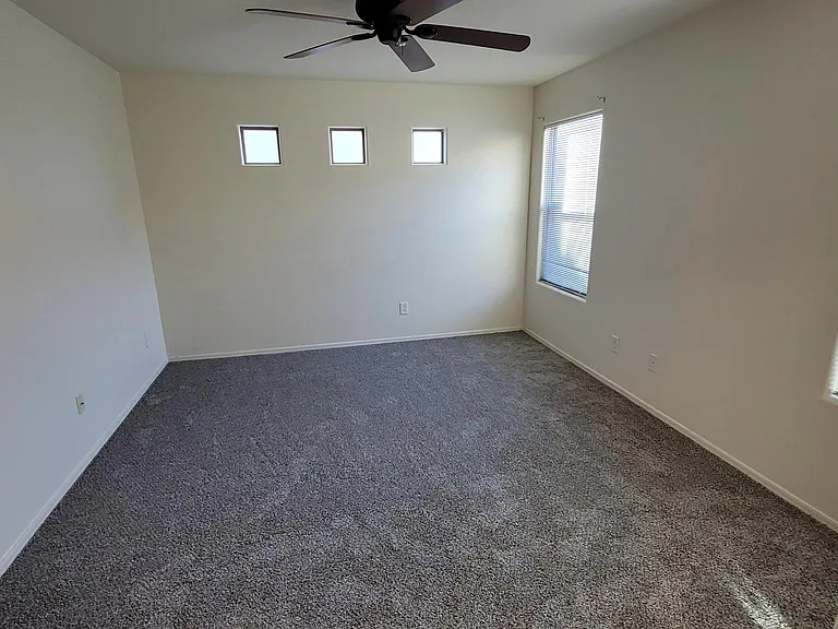 7424 S 37th Ln — Photo 5