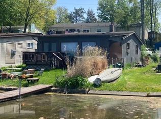 2561 Melvin Rd, Pinckney, MI 48169