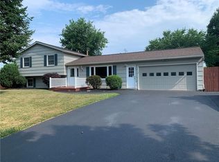 2 Peppermill Dr, Fairport, NY 14450