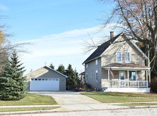 962 S Main St, Cedar Grove, WI 53013