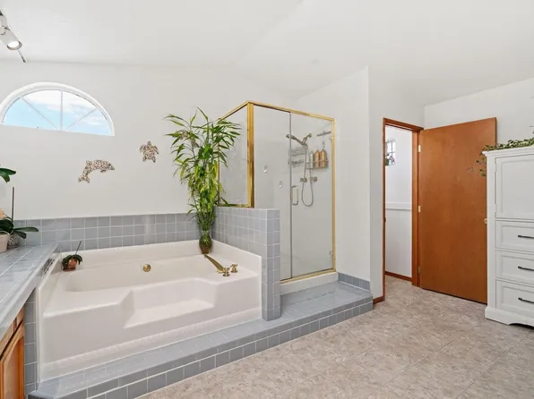 1705 Bluejay Ct, Fortuna, CA 95540