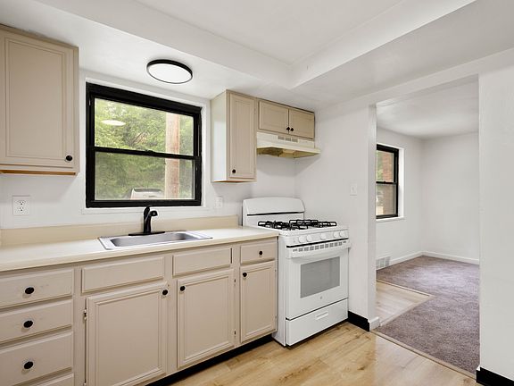 5th image of 21-62 Melvin Ct #02833da38