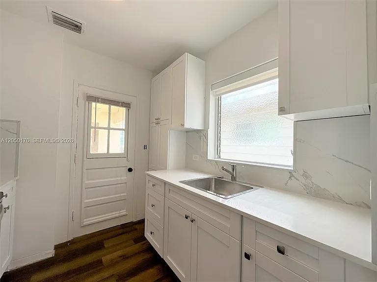 1920 Biarritz Dr #3 — Photo 12